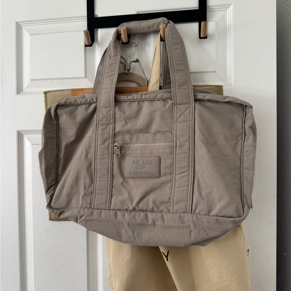 NWT Aloha Collection Weekender Bag